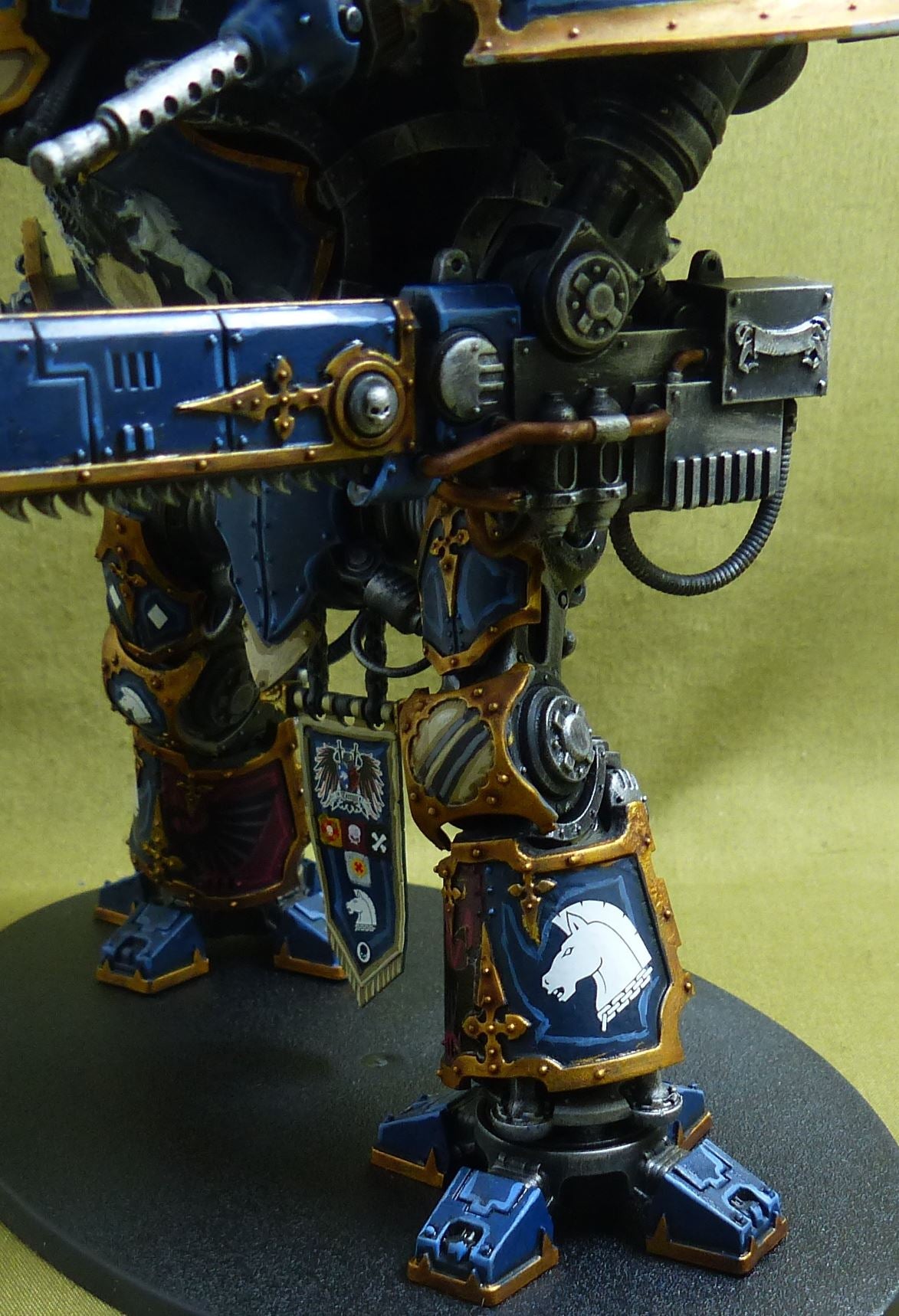 Imperial Knight with Forgeworld Shoulder Pads painted - Warhammer 40K #ZA