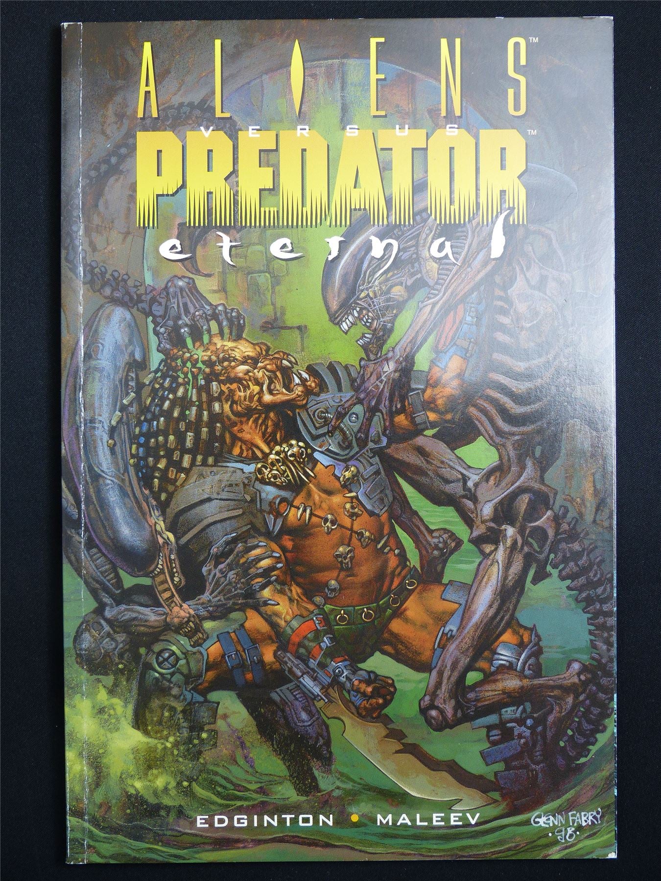 Aliens versus Predator Eternal - Titan Graphic Softback #4RP