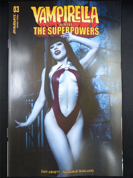 VAMPIRELLA Versus The Superpowers #3 cosplay Var - Aug 2023 Dynamite Comic #2WK