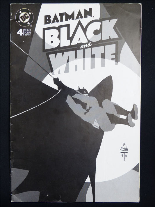 BATMAN: Black & White #4 - DC Comic #32F