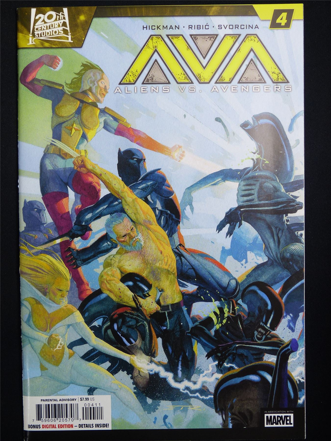 ALIENS vs  Avengers #4 Cvr A - Marvel Comic #4P1