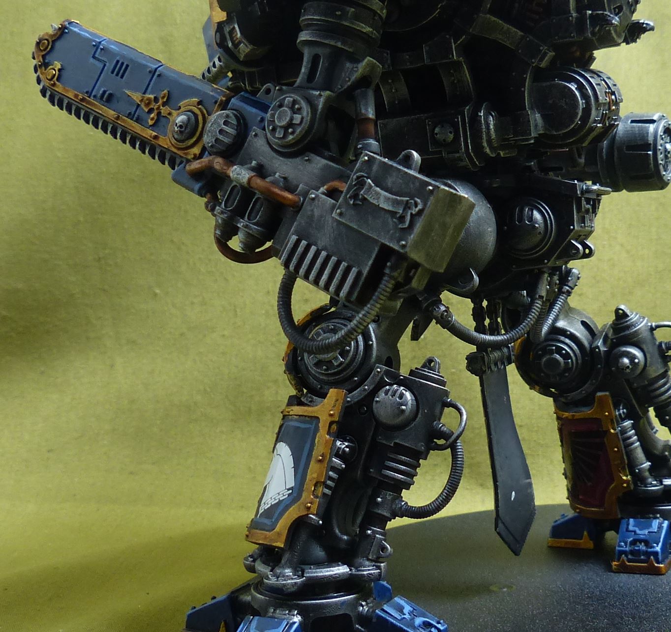 Imperial Knight with Forgeworld Shoulder Pads painted - Warhammer 40K #Z8