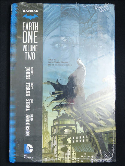 Earth one volume 2 - DC Graphic Hardback #XW