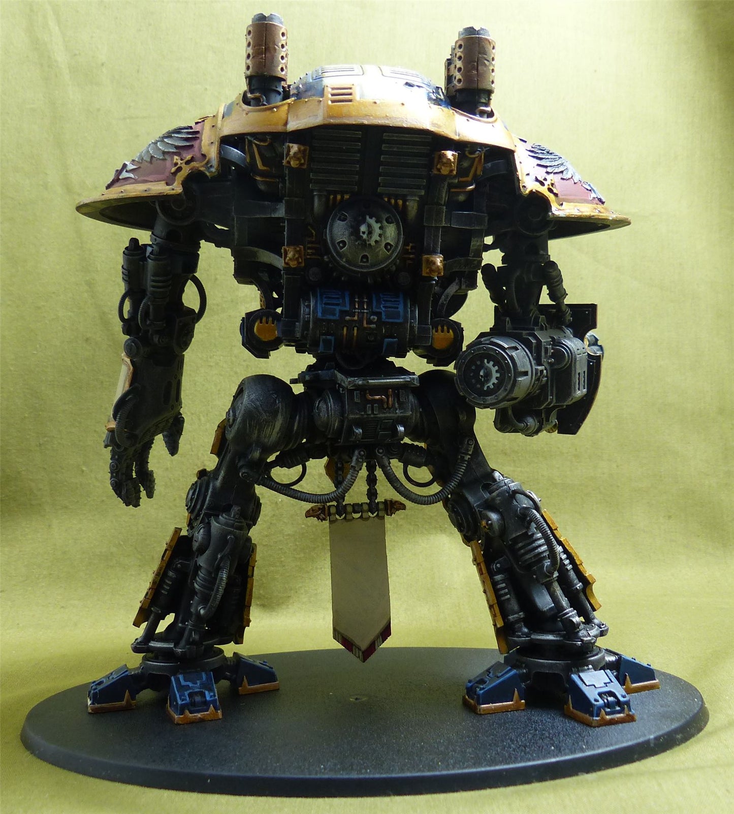 Imperial Knight with Forgeworld Shoulder Pads painted - Warhammer 40K #Z7