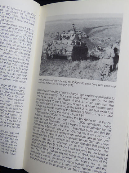 Armoured Wargaming: A Detailed Guide to Model Tank Warfare Book #2T1