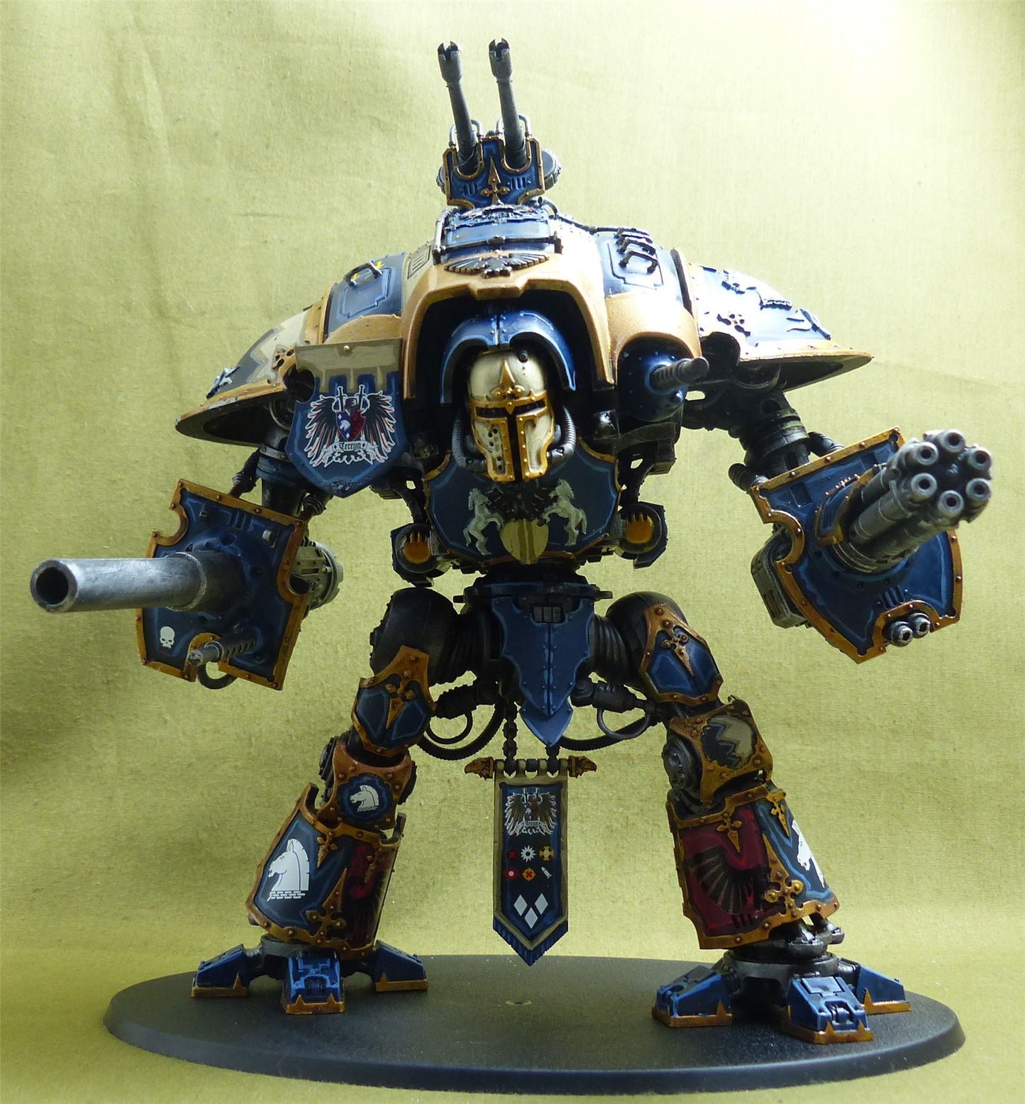 Imperial Knight with Forgeworld Shoulder Pads painted - Warhammer 40K #Z6