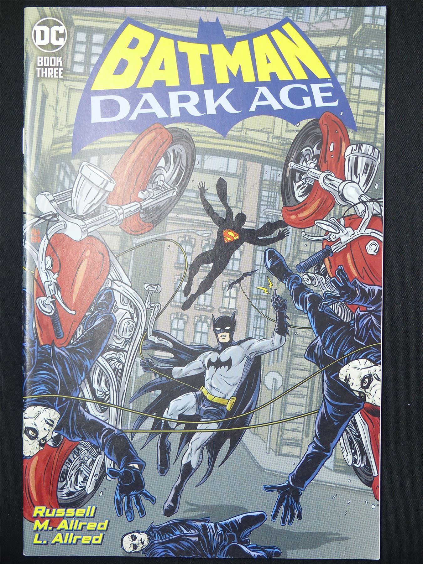 BATMAN Dark Age #3 - DC Comic #6CF