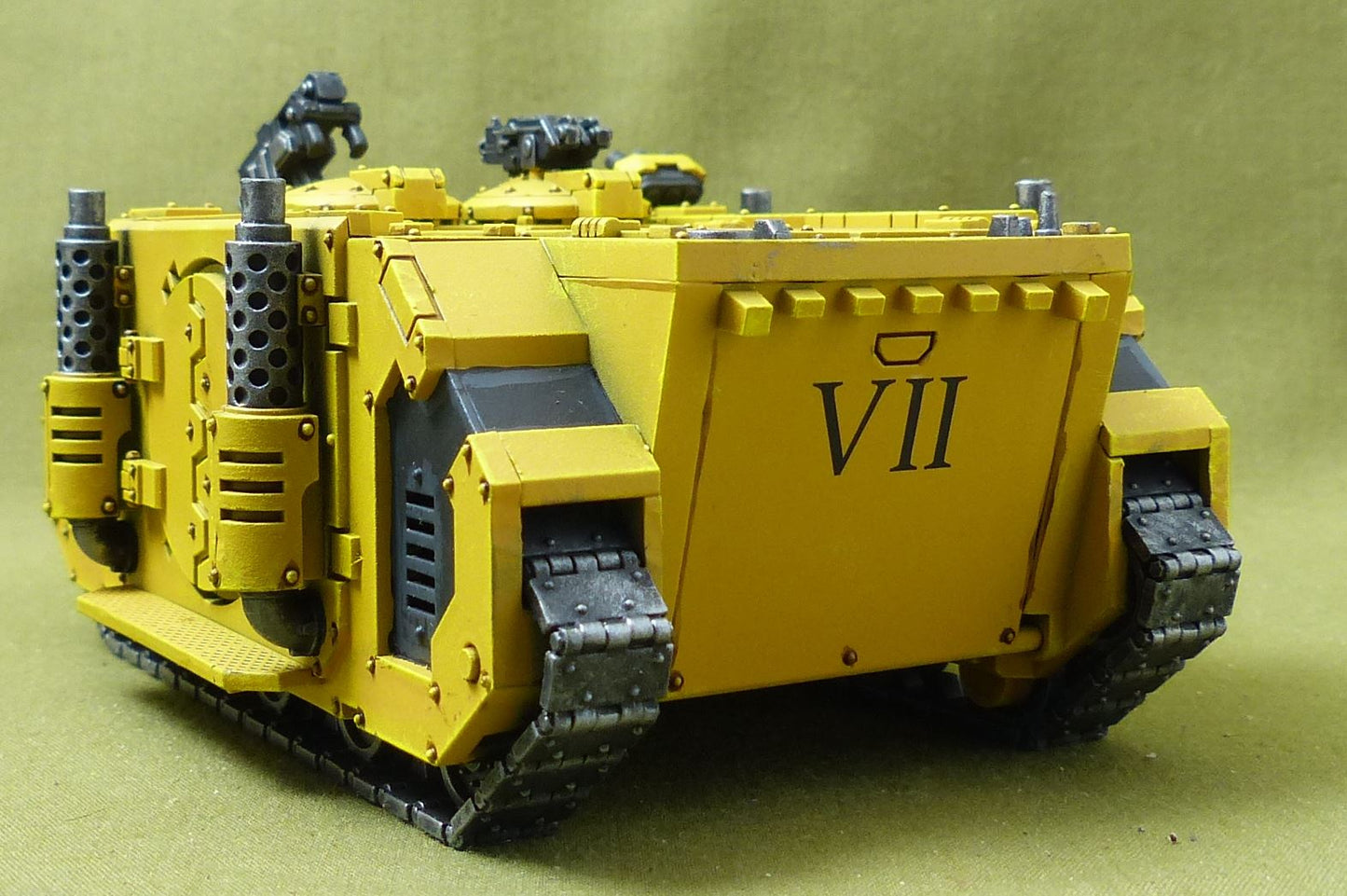 Deimos Pattern Rhino painted - Imperial Fists - Warhammer Horus Heresy #7V3