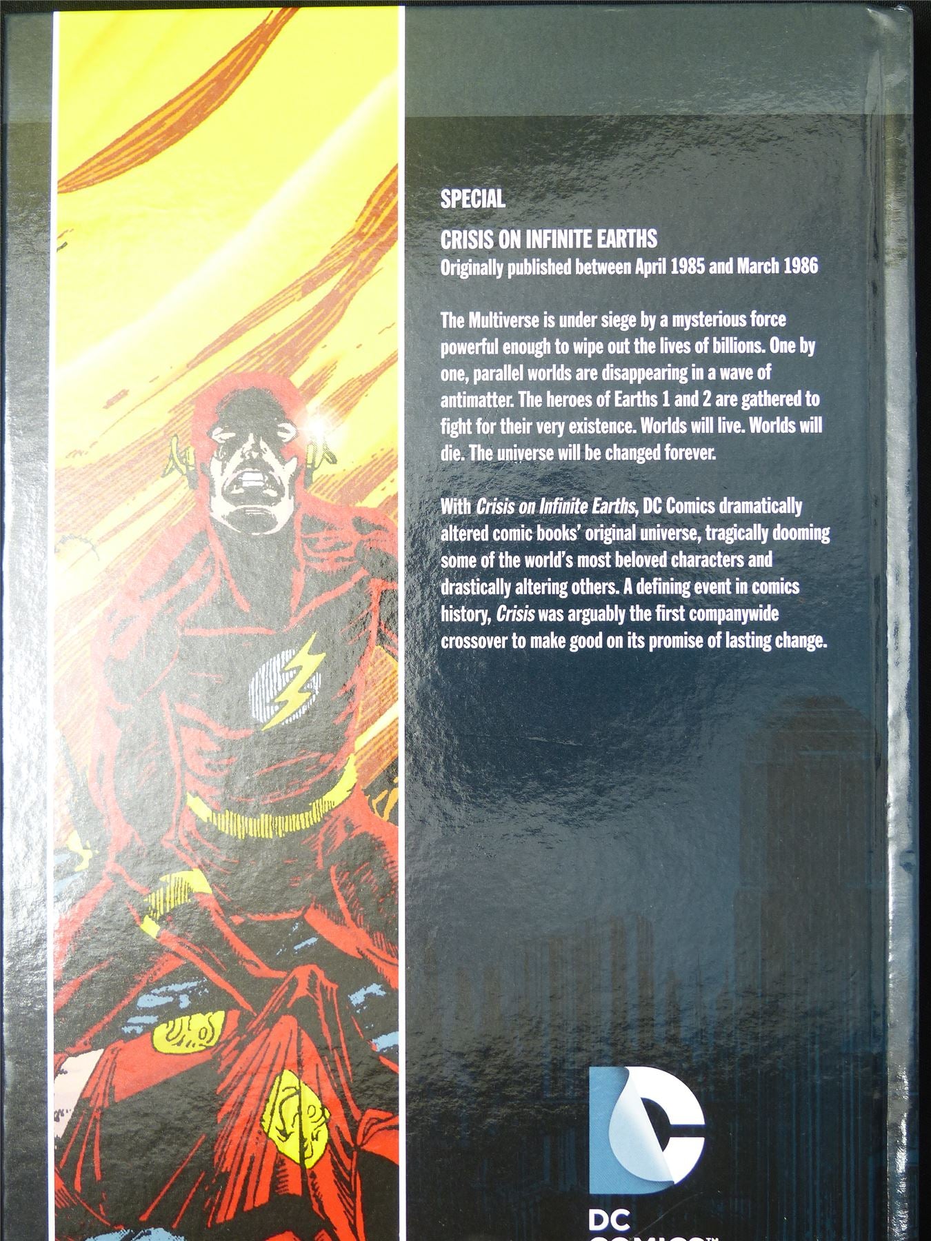 Crisis on Infinite Earths - DC Graphic Hardback #2BV