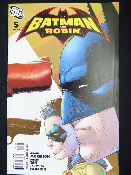 BATMAN and Robin #5 - DC Comic #6E3