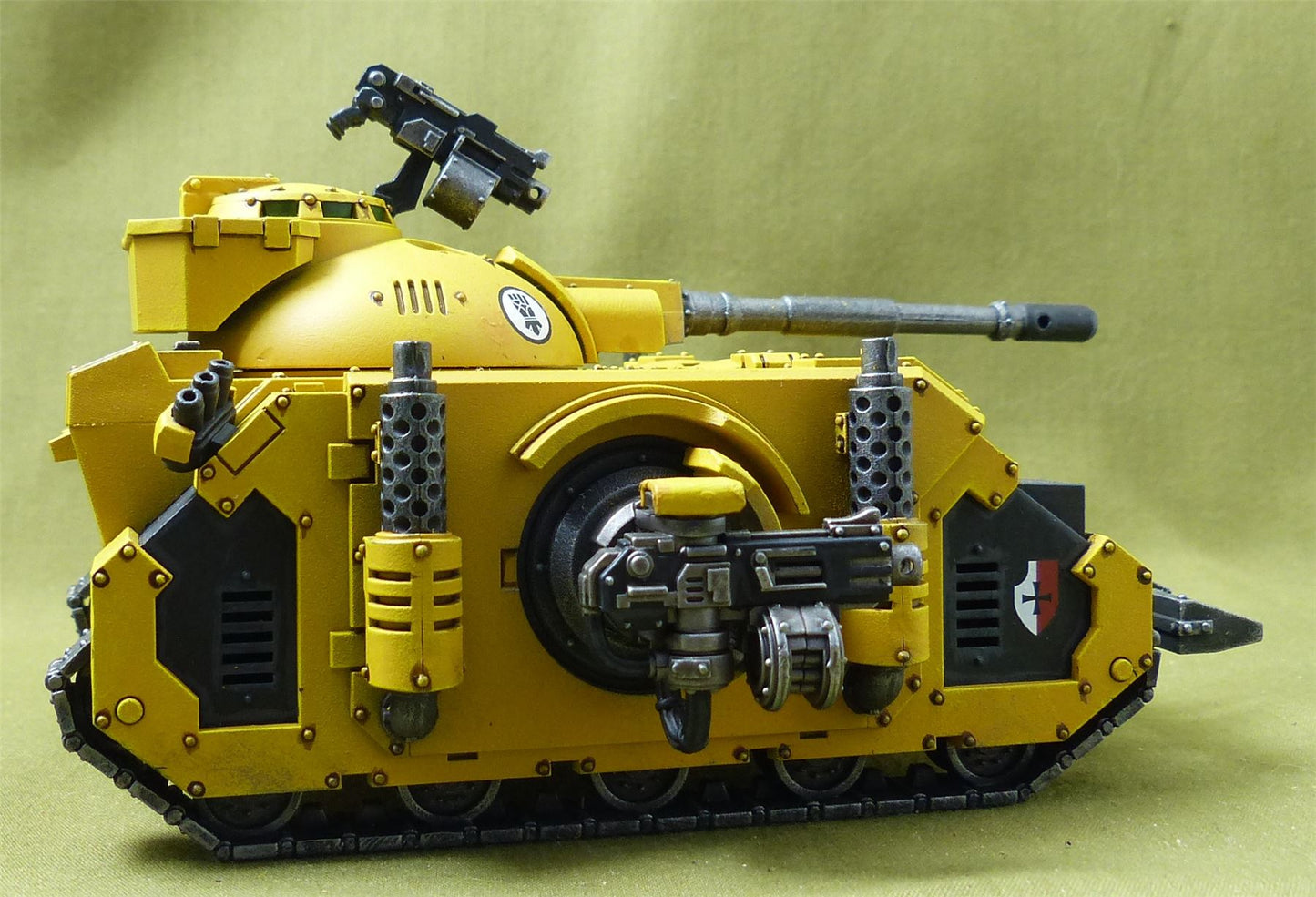 Deimos Pattern Predator Battle Tank painted - Imperial Fists - Warhammer Horus Heresy #7V1