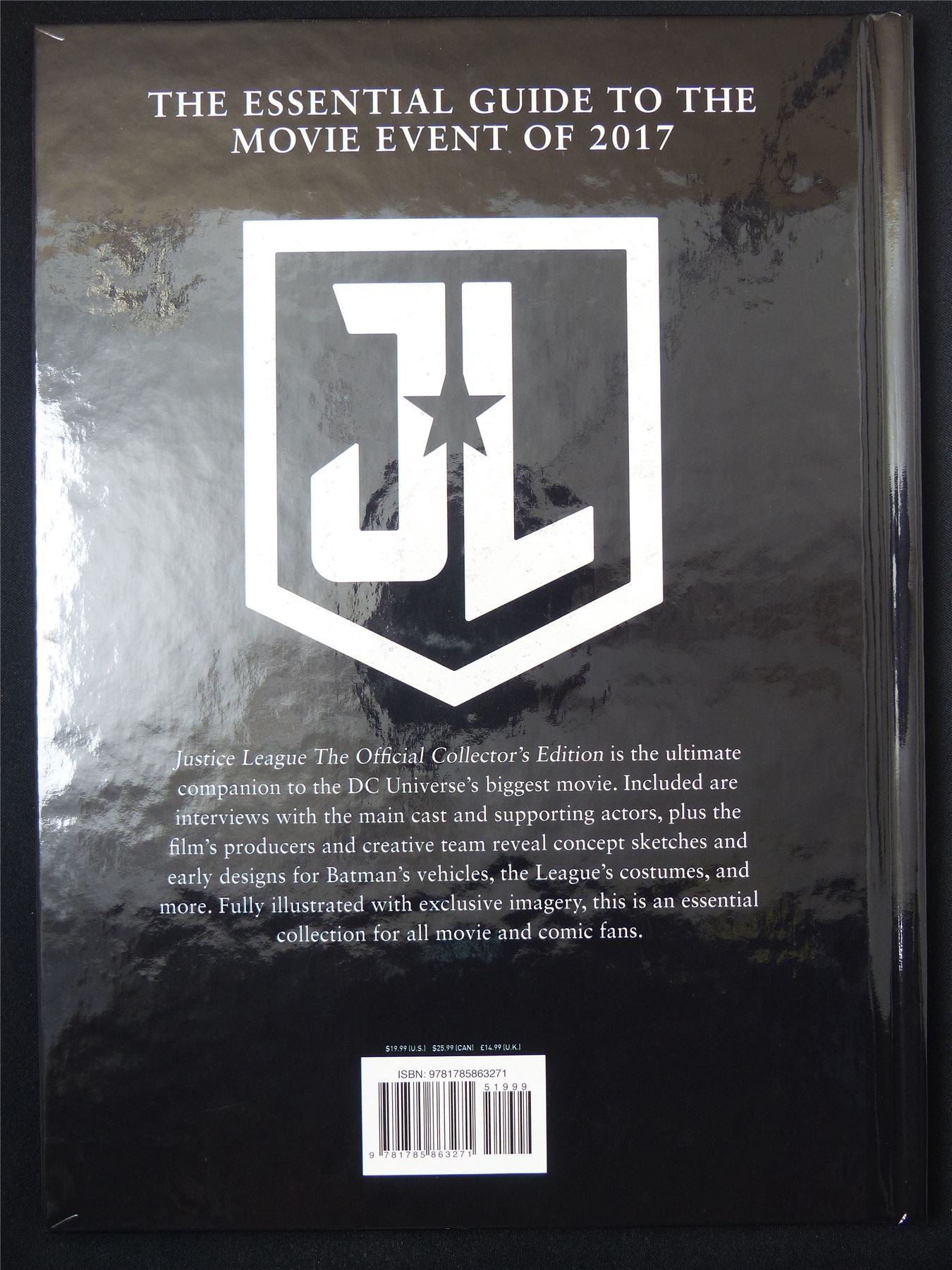 Justice League Essentials Guide 2017 - Titan Art Book Hardback #2NX