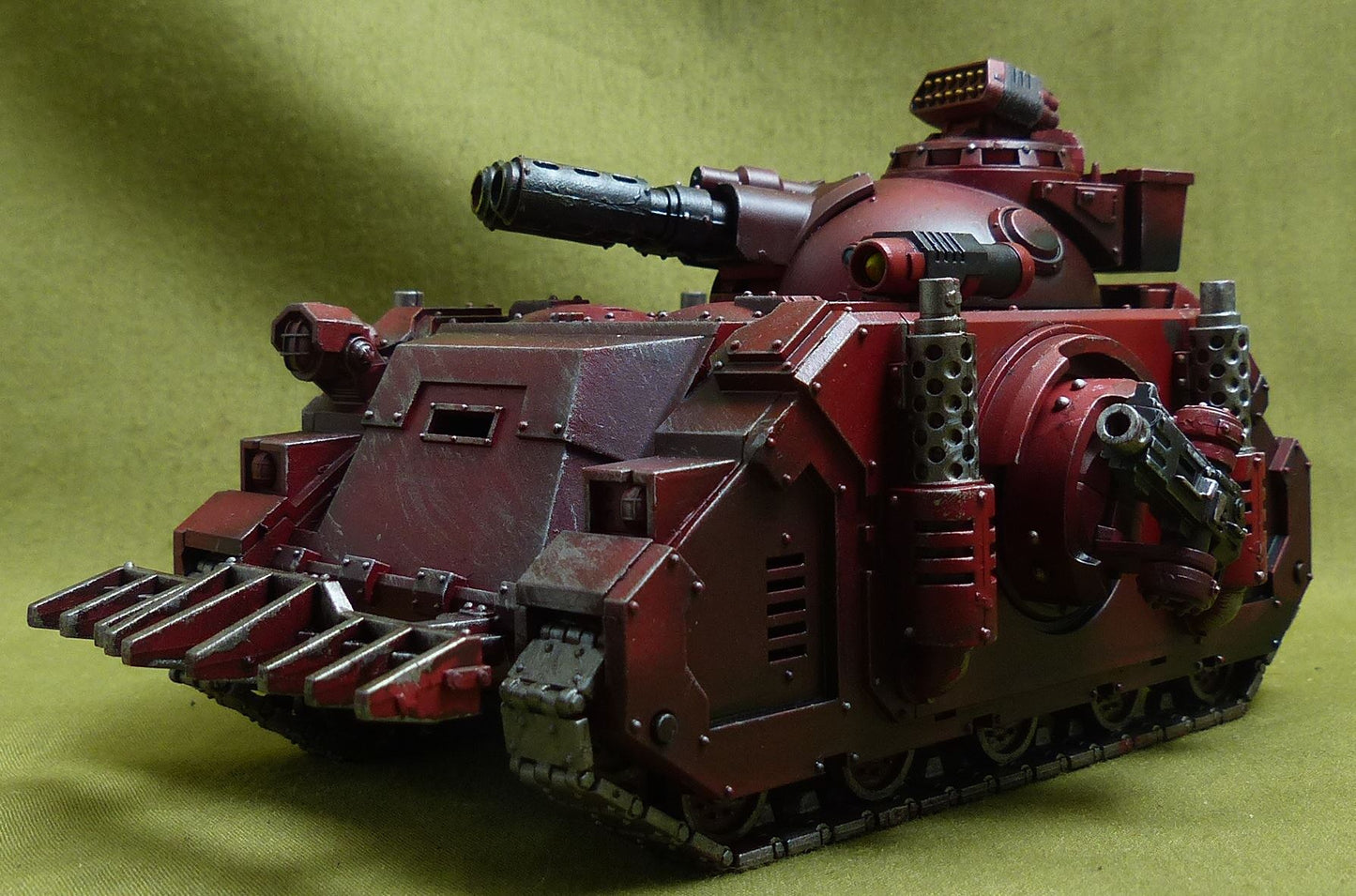 Deimos Pattern Predator Support Tank
 painted - Blood Angels - Warhammer Horus Heresy #3YO