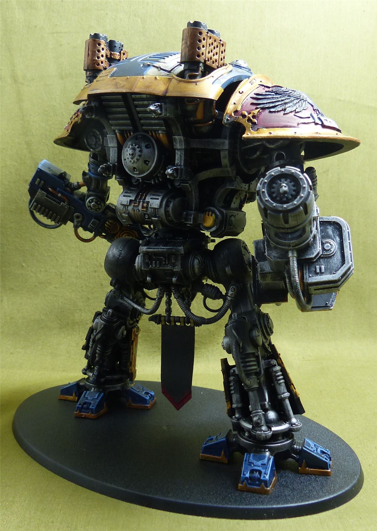 Imperial Knight with Forgeworld Shoulder Pads painted - Warhammer 40K #Z9