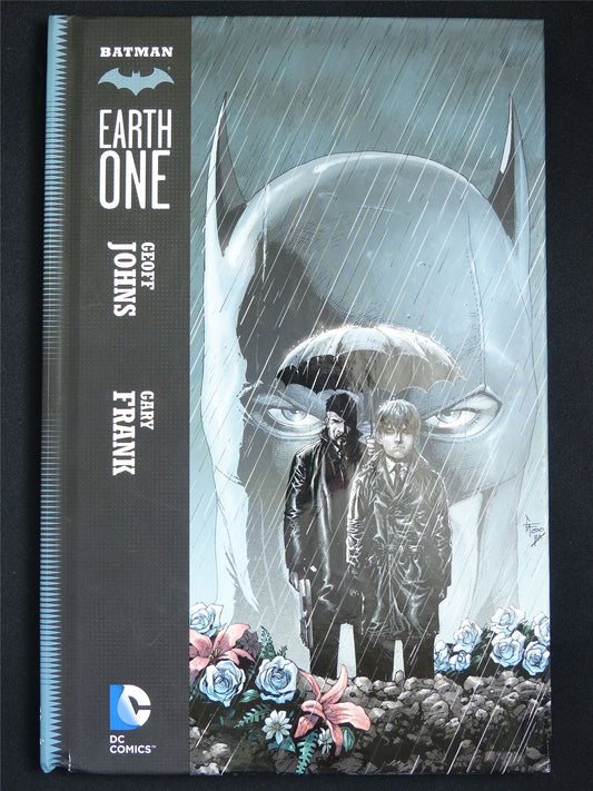 Earth one volume 1 - DC Graphic Hardback #XX