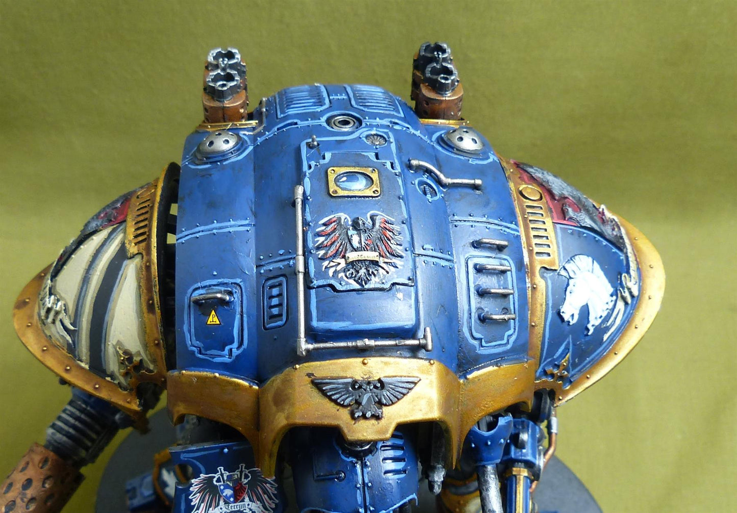 Imperial Knight with Forgeworld Shoulder Pads painted - Warhammer 40K #ZA
