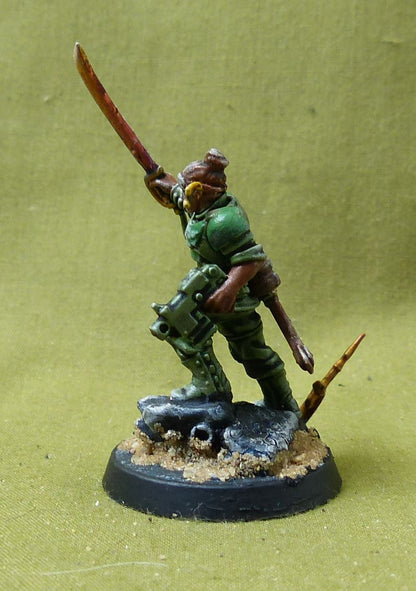 Captain Minka Lesk painted - Astra Militarum - Warhammer 40K #2Y3