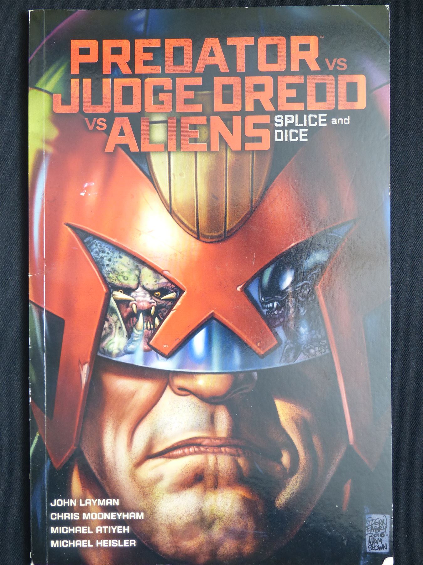 Predator vs Judge Dredd vs Aliens: Splice and Dice - IDW Graphic Softback #2PY