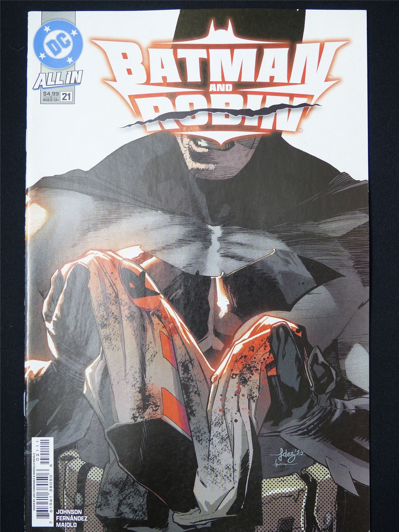 BATMAN and Robin #21 - DC Comic #NM
