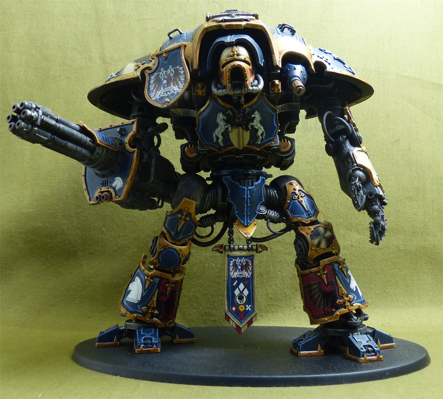 Imperial Knight with Forgeworld Shoulder Pads painted - Warhammer 40K #Z7
