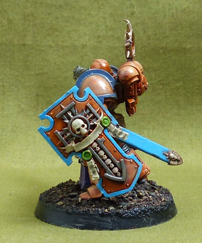 Lieutenant with Storm Shield painted - Space Marines - Warhammer 40K #51C