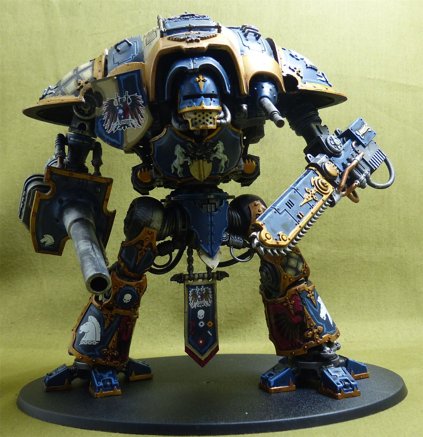 Imperial Knight with Forgeworld Shoulder Pads painted - Warhammer 40K #Z9
