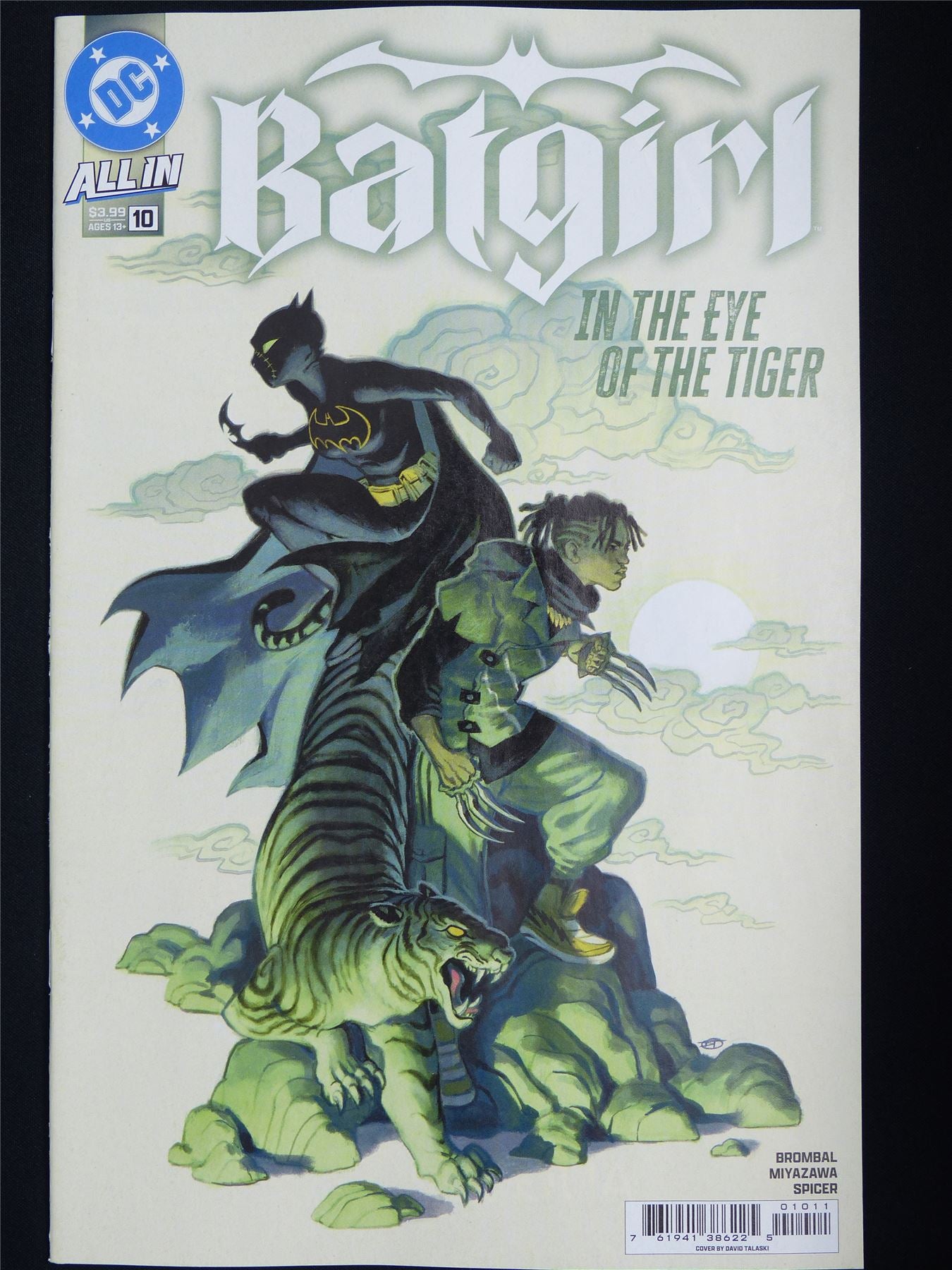 BATGIRL #10 - Oct 2025 DC Comic #2NI