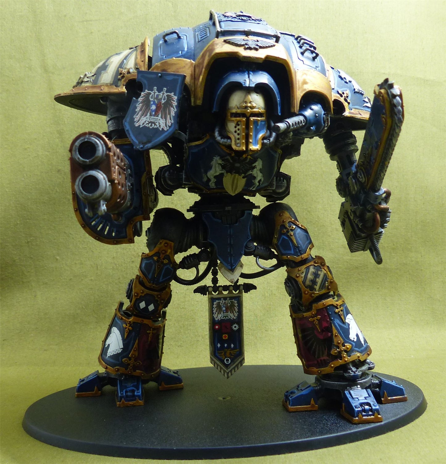 Imperial Knight with Forgeworld Shoulder Pads painted - Warhammer 40K #Z8