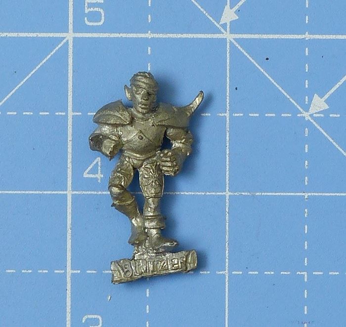 Classic Metal Dark Elf Blitzer - Warhammer Blood Bowl #4GC