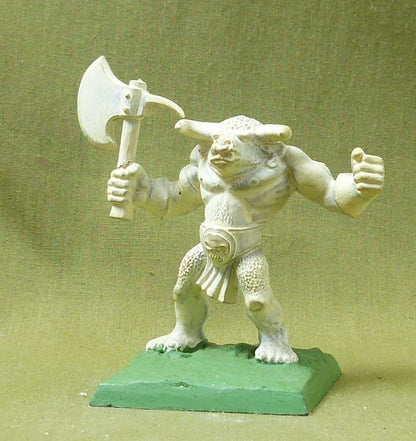 Classic Plastic Minotaur - Warhammer Old World #4KP