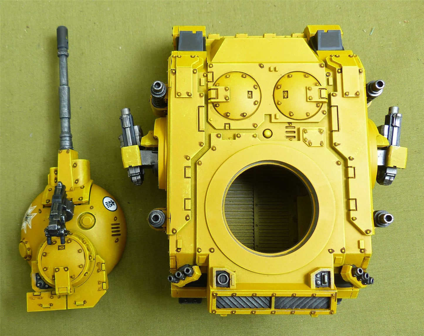 Deimos Pattern Predator Battle Tank painted - Imperial Fists - Warhammer Horus Heresy #2N6