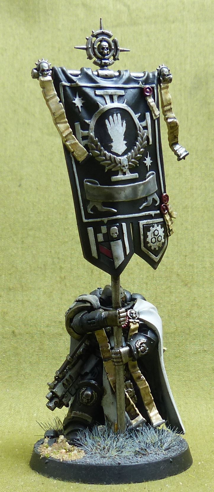 Ancient Banner Bearer painted - Iron Hands - Warhammer 40K #322