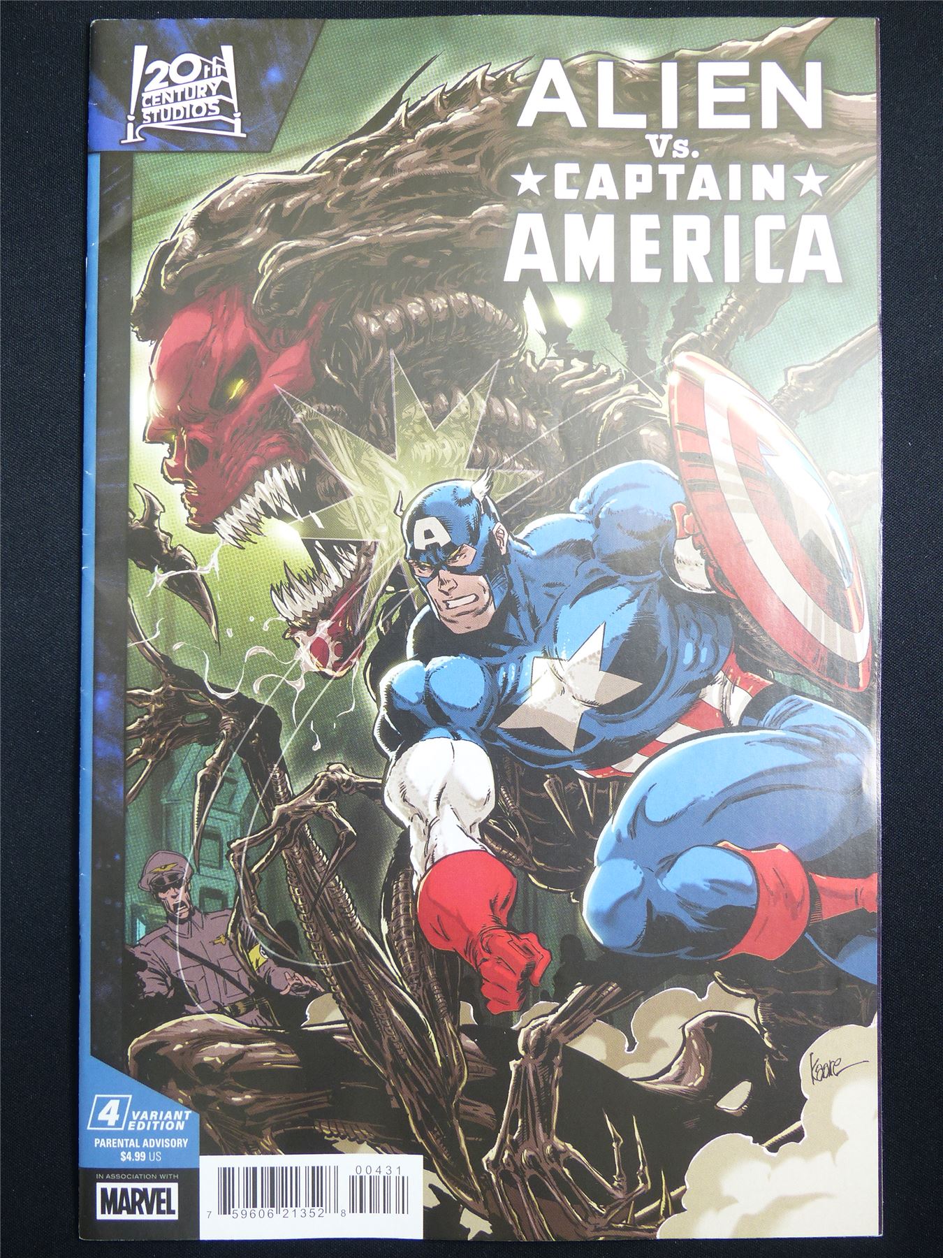 ALIEN vs Captain America #4 - Marvel Comic #2FC