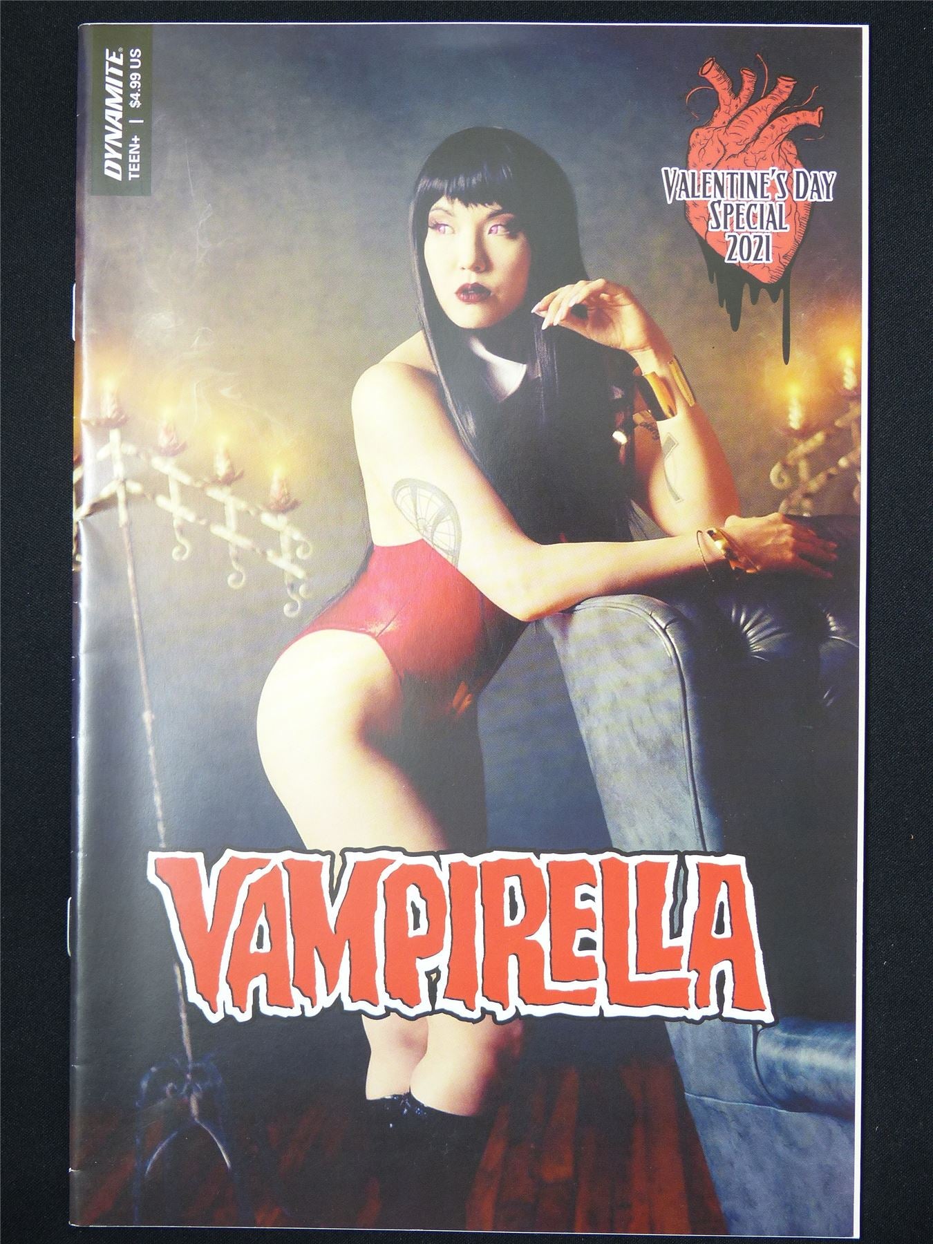 VAMPIRELLA Valentine's Day Special One-Shot Cosplay Cvr - B&B Dynamite Comic #8NB