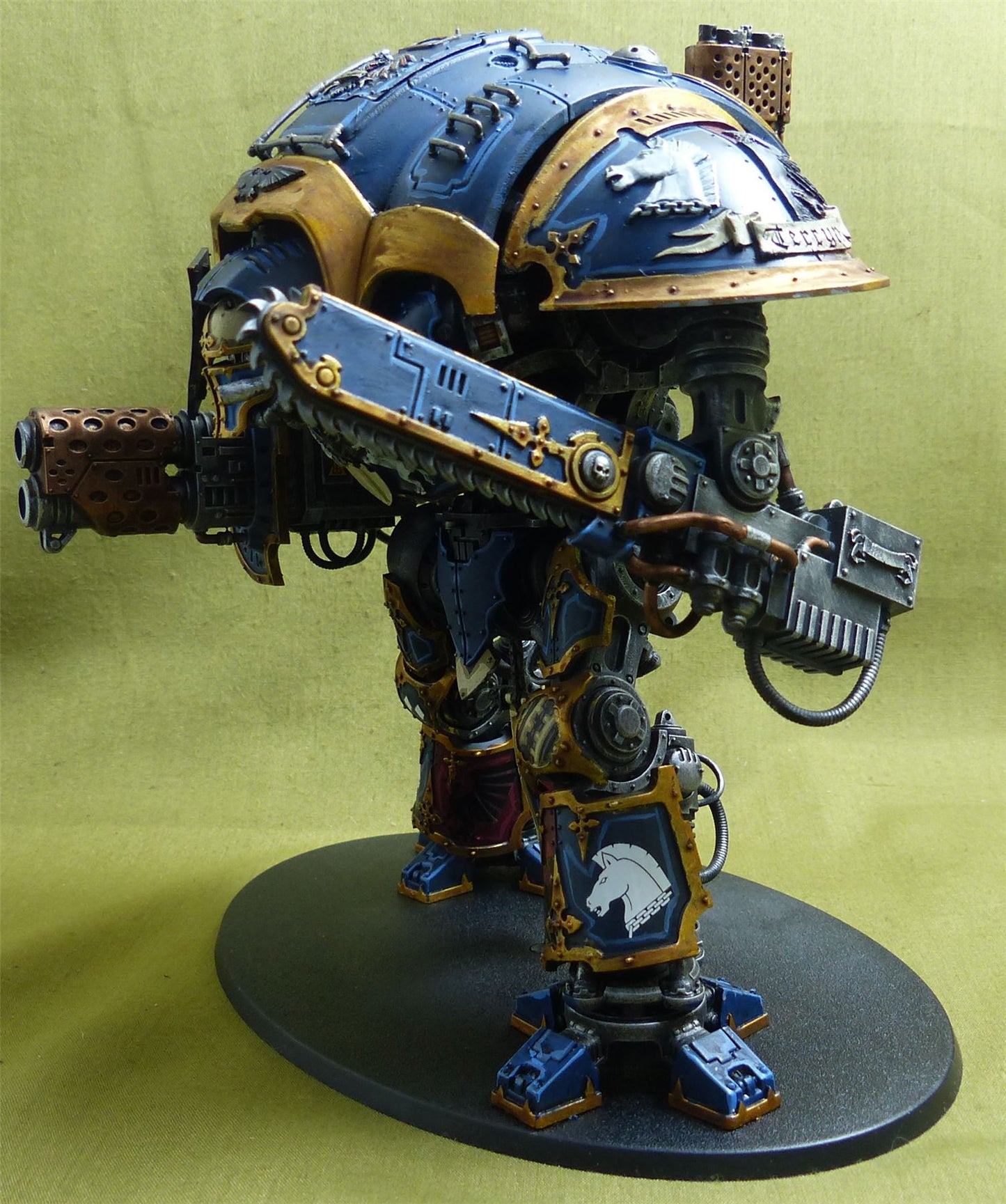 Imperial Knight with Forgeworld Shoulder Pads painted - Warhammer 40K #Z8