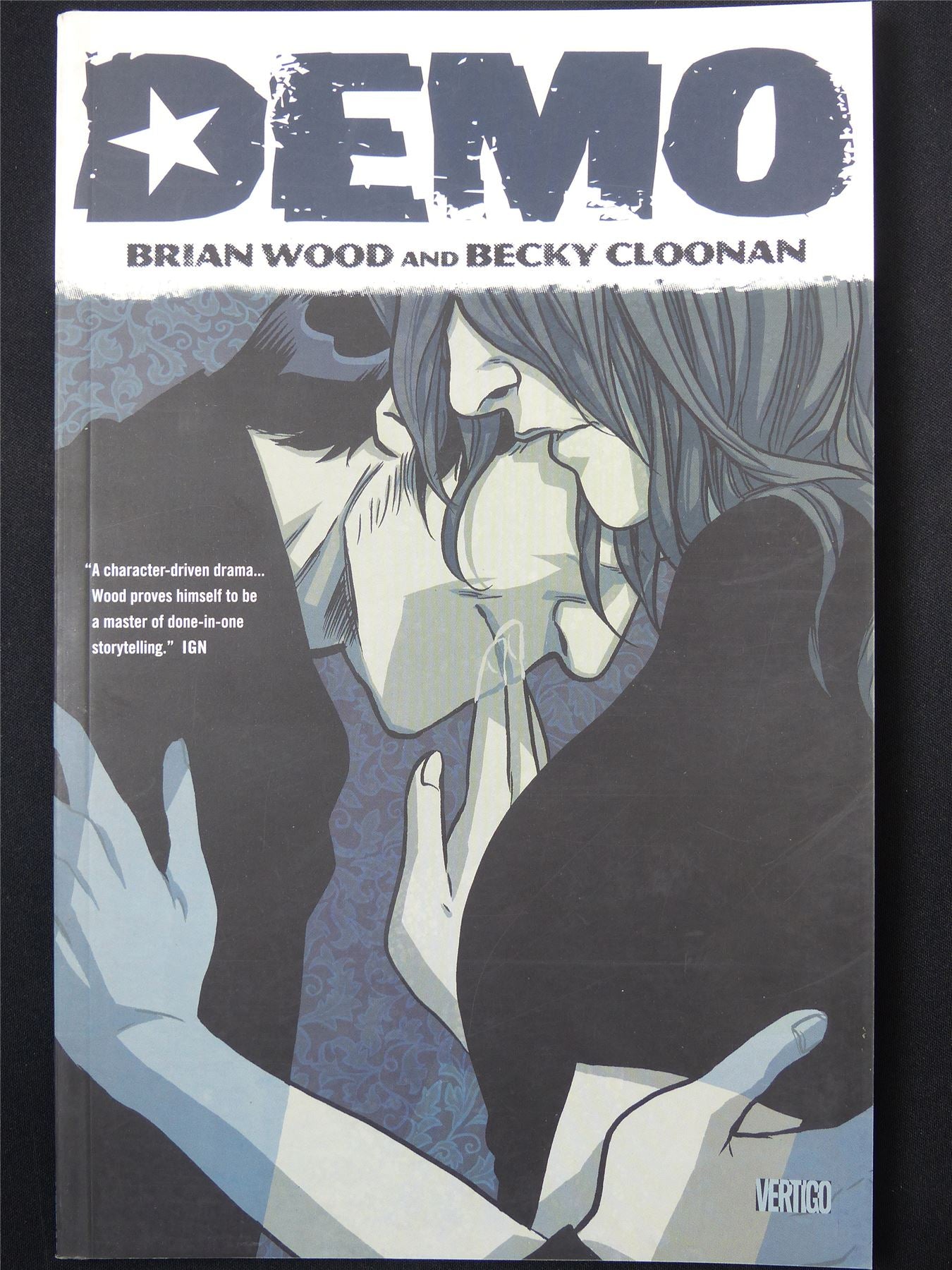 Demo Brian Wood and Becky Cloonan - Titan Graphic Softback #2QO