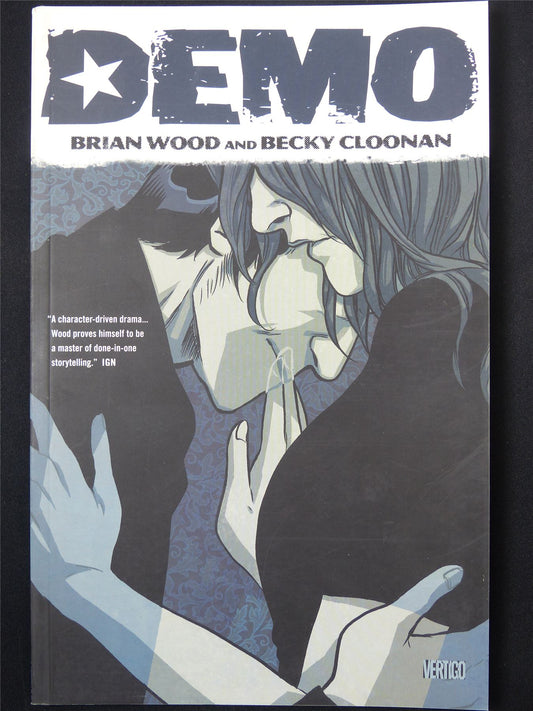 Demo Brian Wood and Becky Cloonan - Titan Graphic Softback #2QO