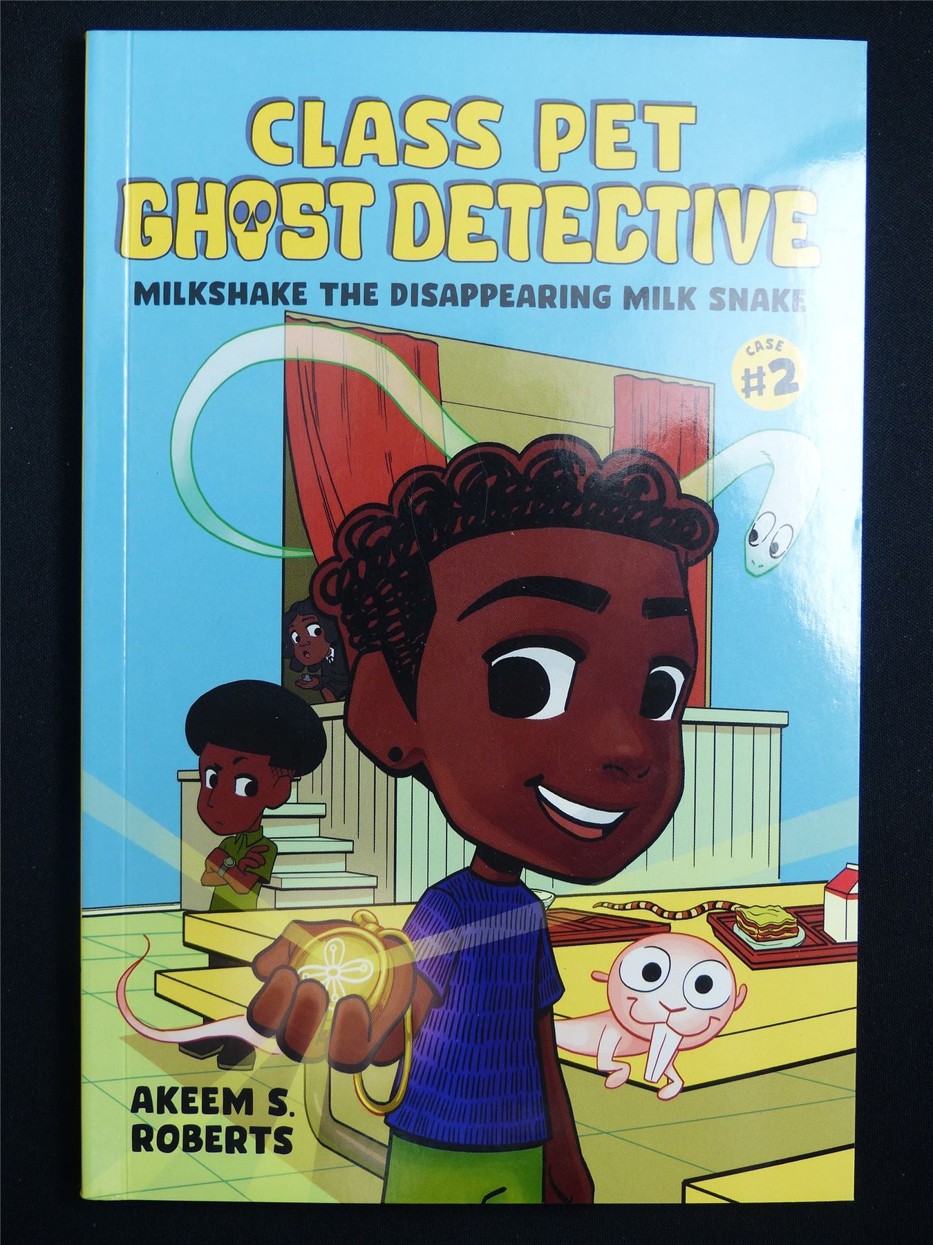 Class Pet Ghost Detective: Milkshake the Disappearing Milk Snake - Kokila Graphic Softback #42L