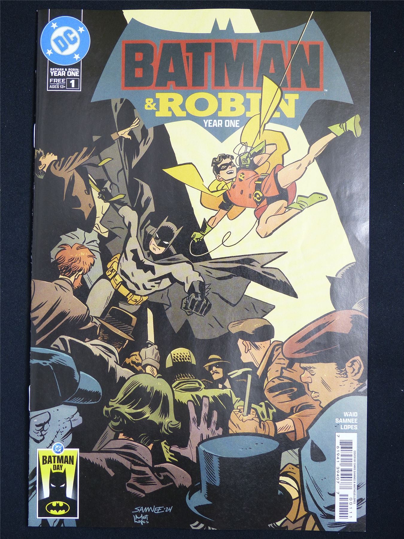 BATMAN and Robin Year One #1 Batman Day - DC Comic #4DT