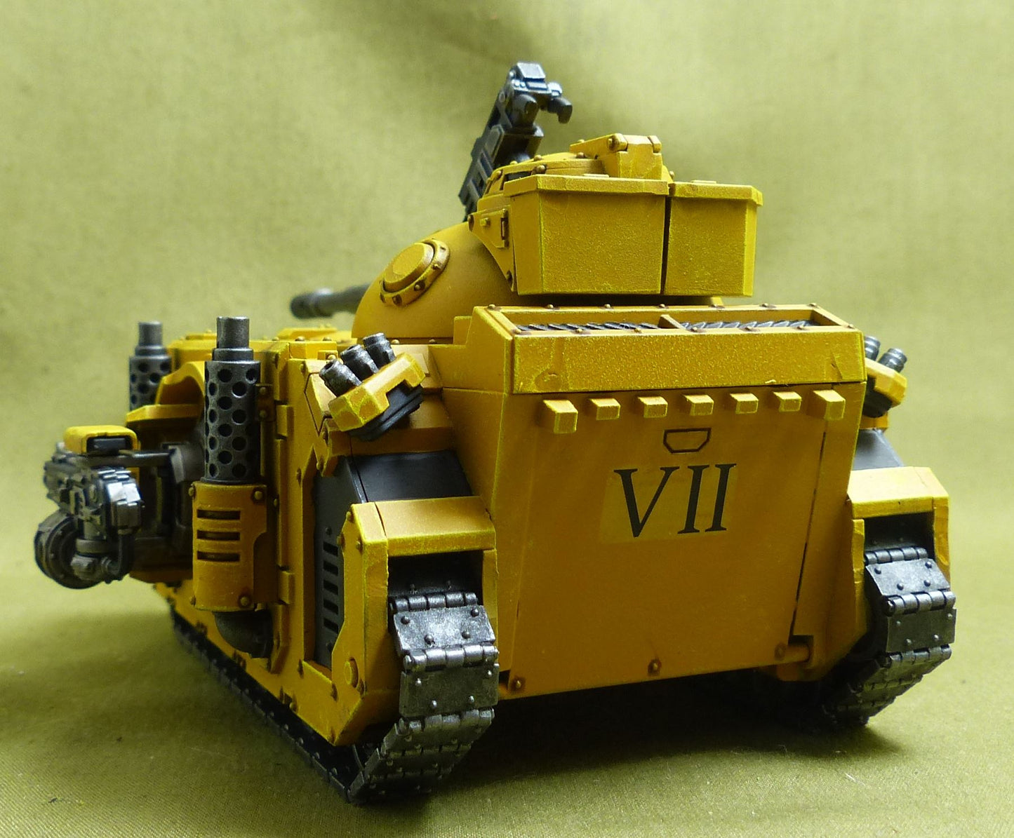 Deimos Pattern Predator Battle Tank painted - Imperial Fists - Warhammer Horus Heresy #2N3