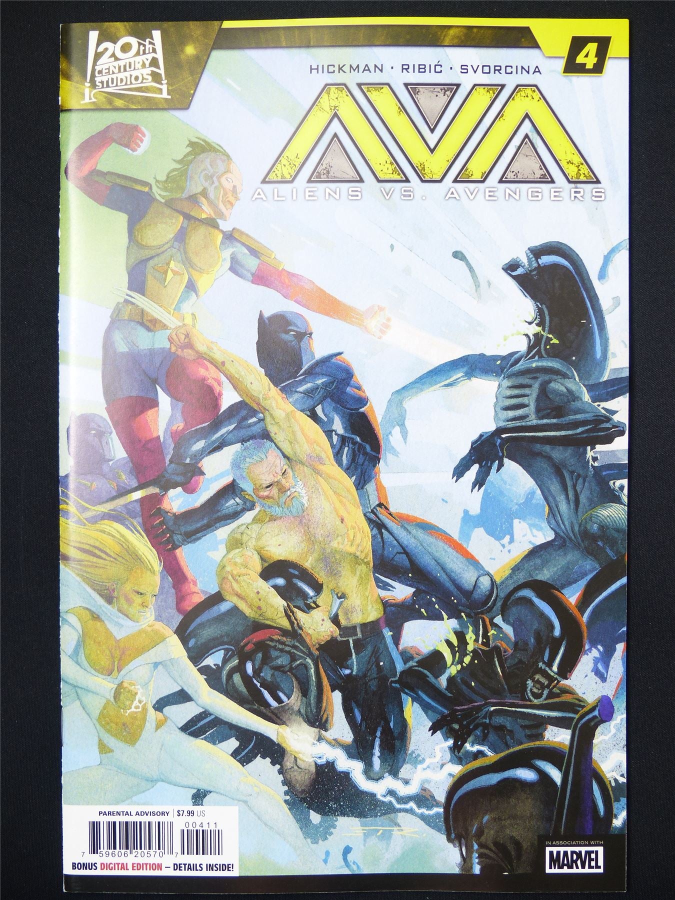 ALIENS vs Avengers #4 - Aug 2025 Marvel Comic #18Z