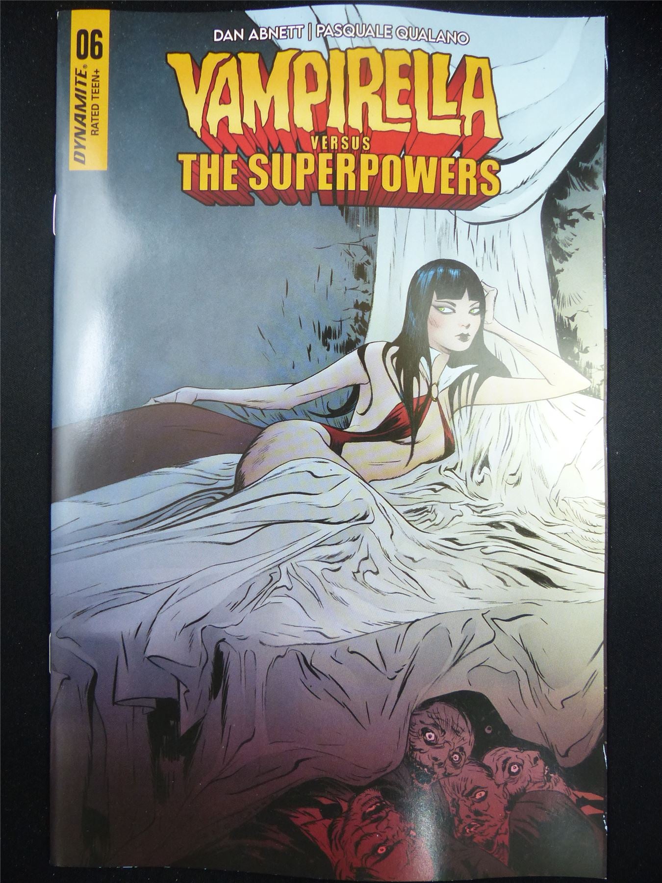 VAMPIRELLA versus the Superpowers #6 - Dec 2023 Ablaze Comic #1S7