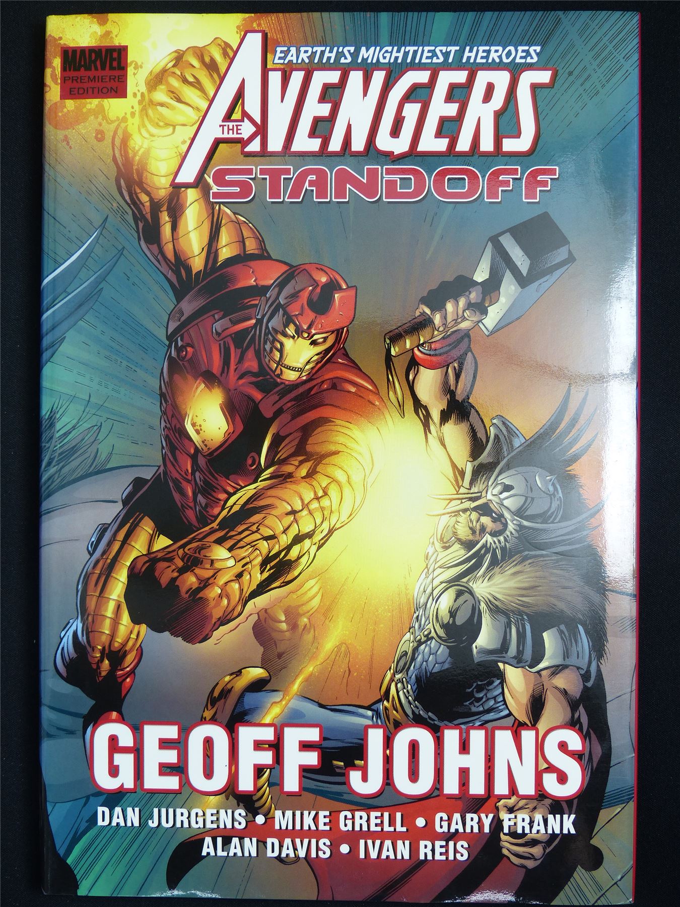 The Avengers Standoff: Geoff Johns - Marvel Graphic Hardback #46O