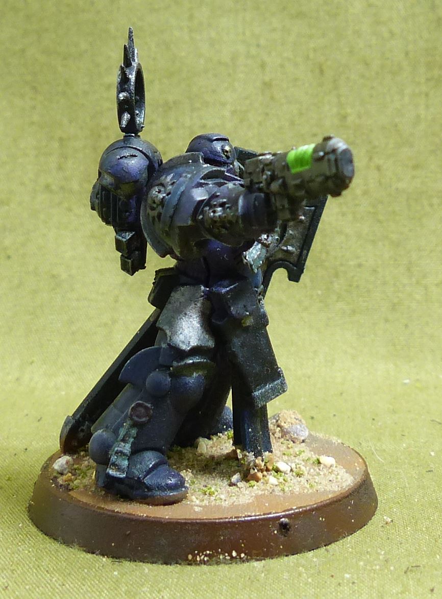Lieutenant with Storm Shield Painted - Space Marines - Warhammer 40K #254