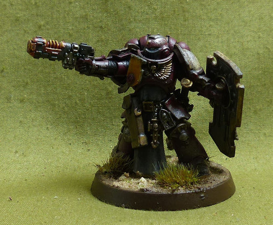 Lieutenant with Storm Shield painted - Space Marines - Warhammer 40K #1BG