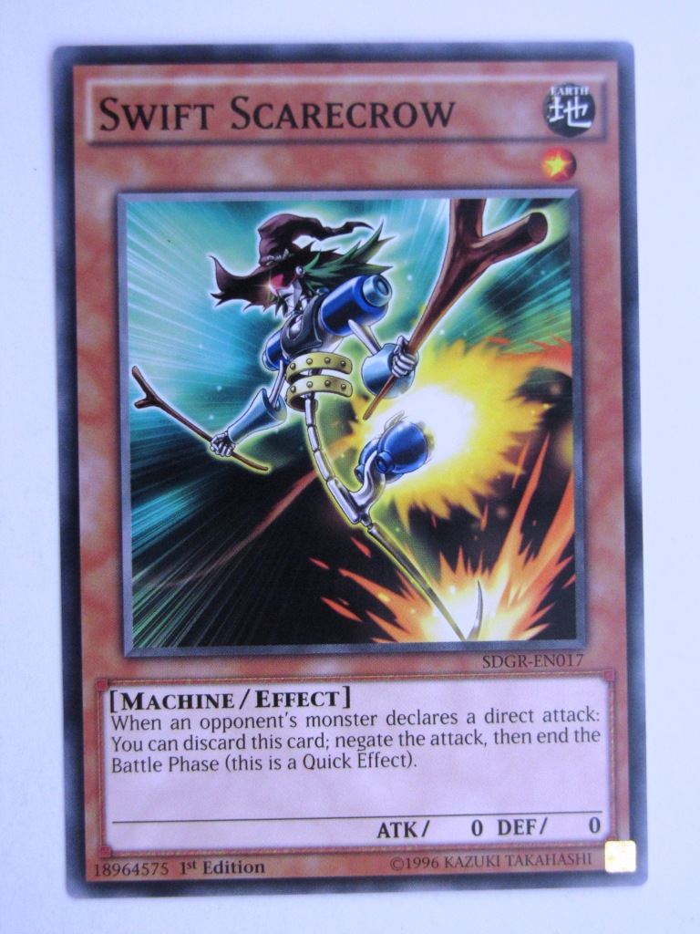 Yugioh Cards: SWIFT SCARECROW SDGR # 28F68