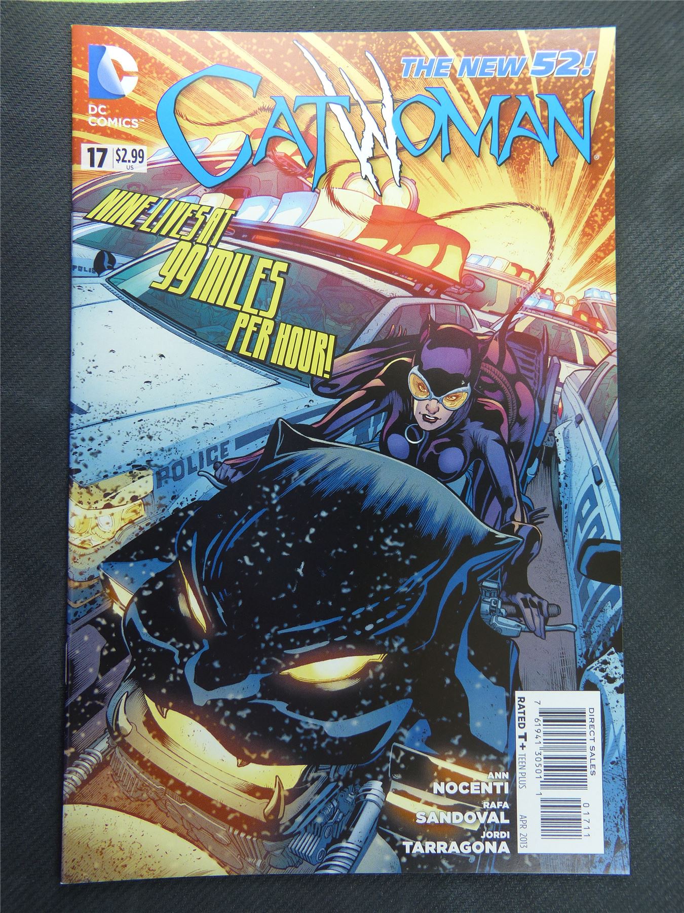 CATWOMAN #17 - DC Comic #11L