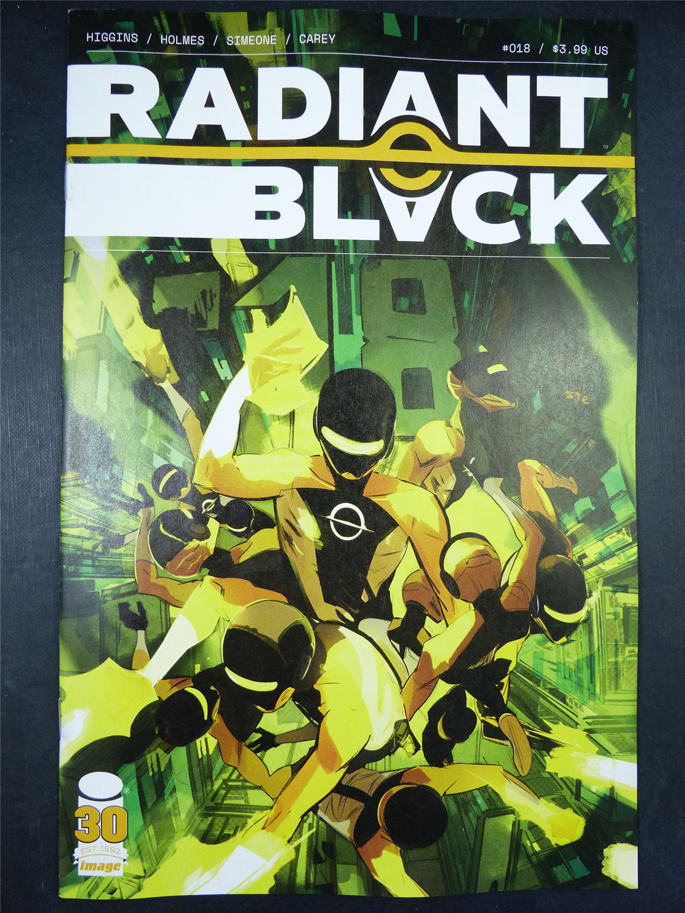 RADIANT Black #18 - Sep 2022 - Image Comics #7S8