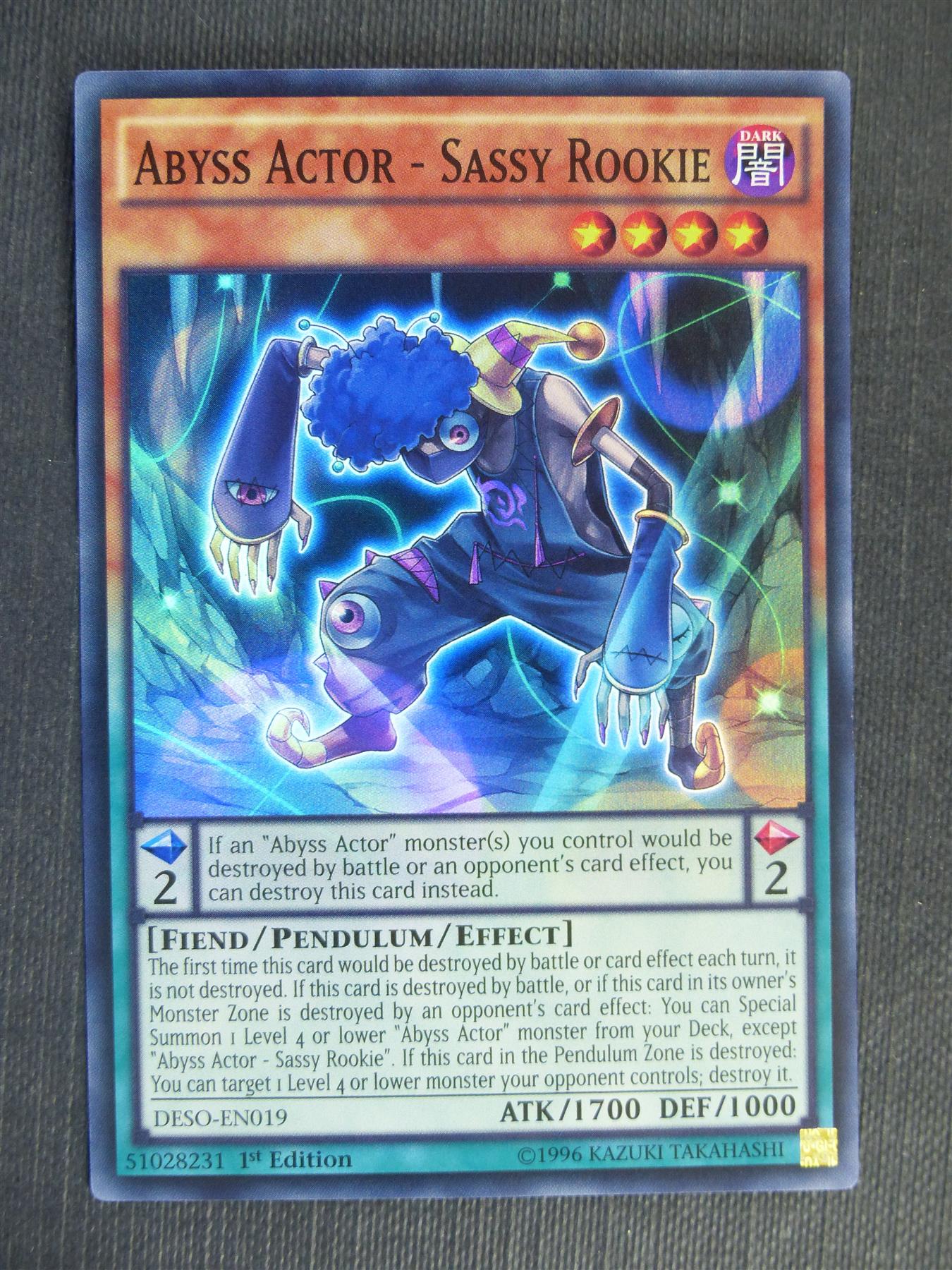 Abyss Actor - Sassy Rookie DESO Super Rare - 1st ed - Yugioh Cards #2RY