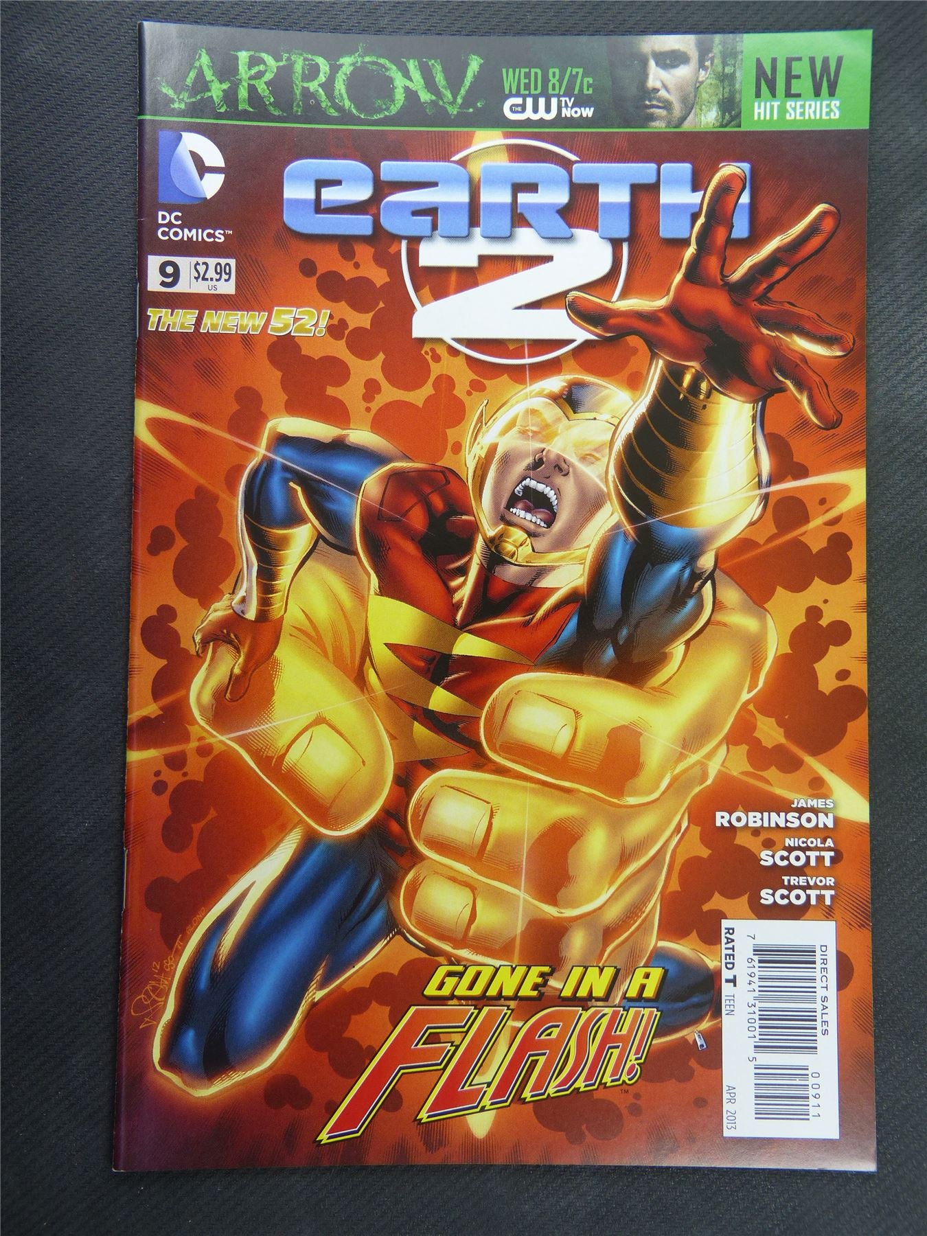 EARTH 2 #9 - DC Comic #17D